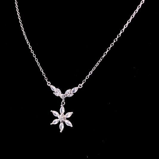 Sterling Silver Zircon Snowflake Pendant Necklace - ZYLVER.IN #
