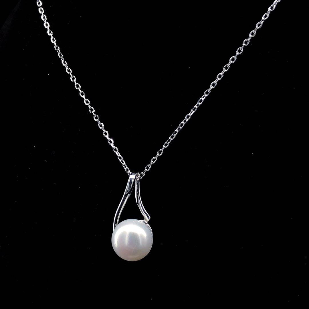 🌸 Elegant Pearl Pendant Necklace with Minimalist Charm 🌸 - ZYLVER.IN